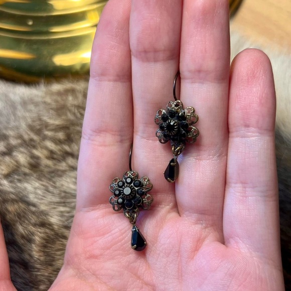 Vintage gold toned/brass black rhinestone crystal Kenny Ma earrings - Picture 1 of 4